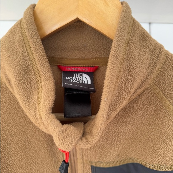 Men’s The North Face Light Brown Fleece Quarter Zip - Picture 2 of 5